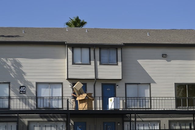 Experienced senior relocation specialist for long-distance moves